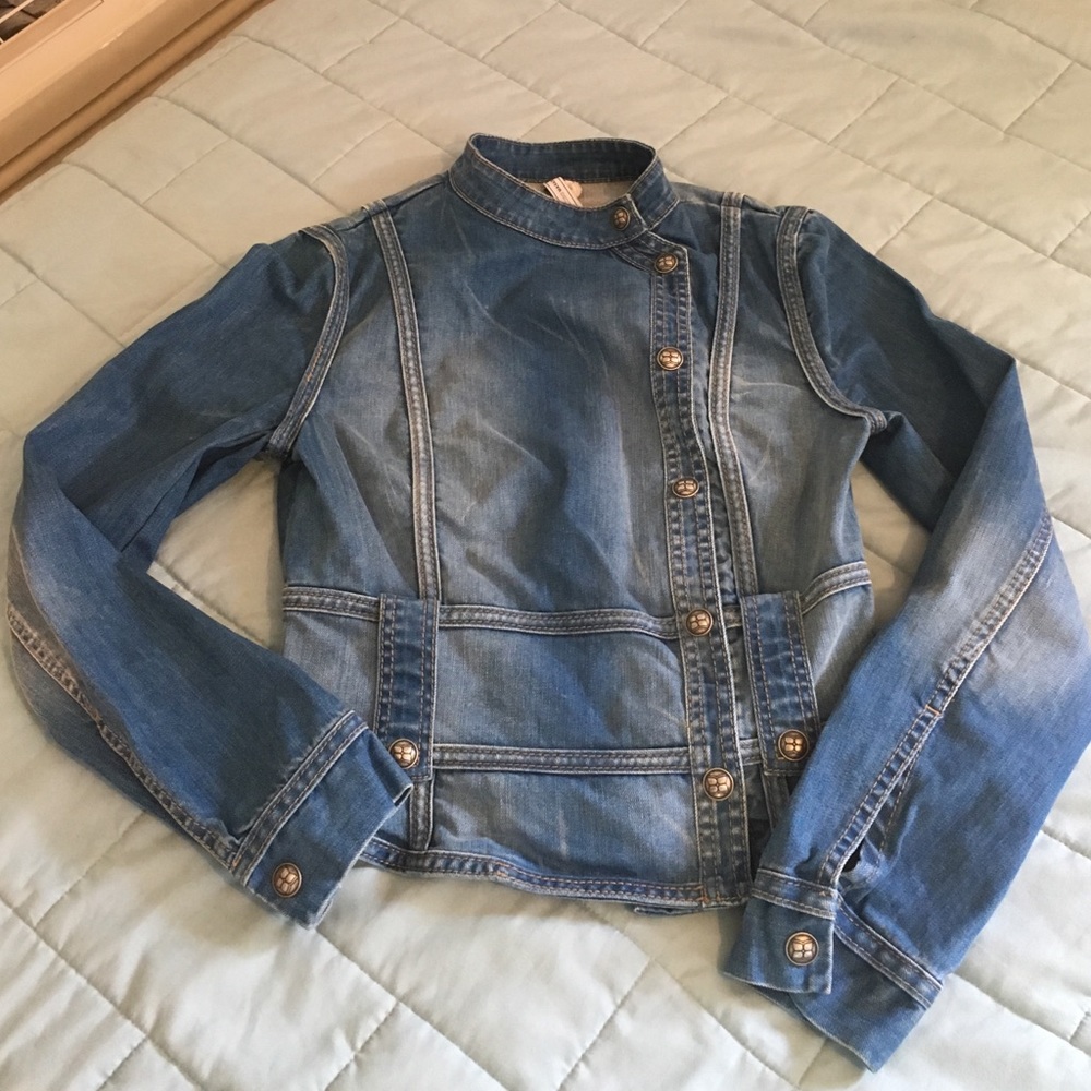 Very cute BCBG jean jacket/3